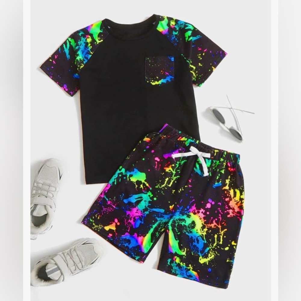 Boy 2pcs Raglan Sleeve Tie Dye Pocket Patched Tee and Drawstring Waist Shorts